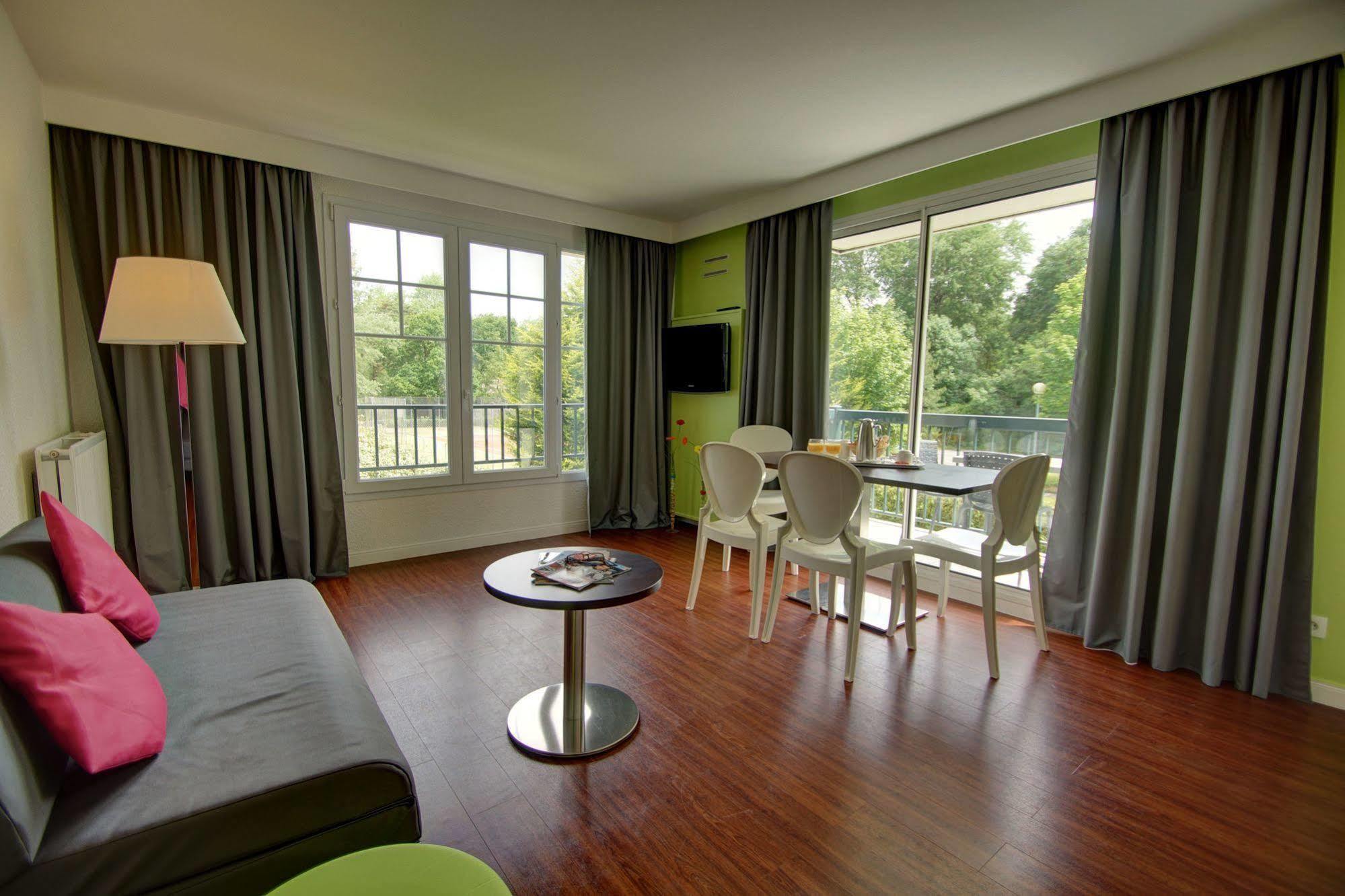 Hotel Du Parc อาร์เดอโล-ปลาจ ภายนอก รูปภาพ